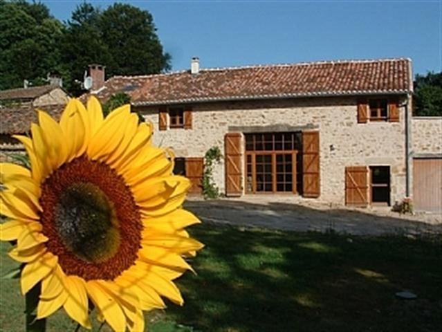 Paul'S Barn In France Bed & Breakfast Nantiat Dış mekan fotoğraf